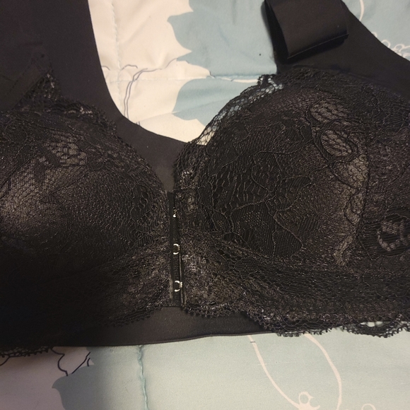 Front closure black bra with stretch back - Picture 2 of 4